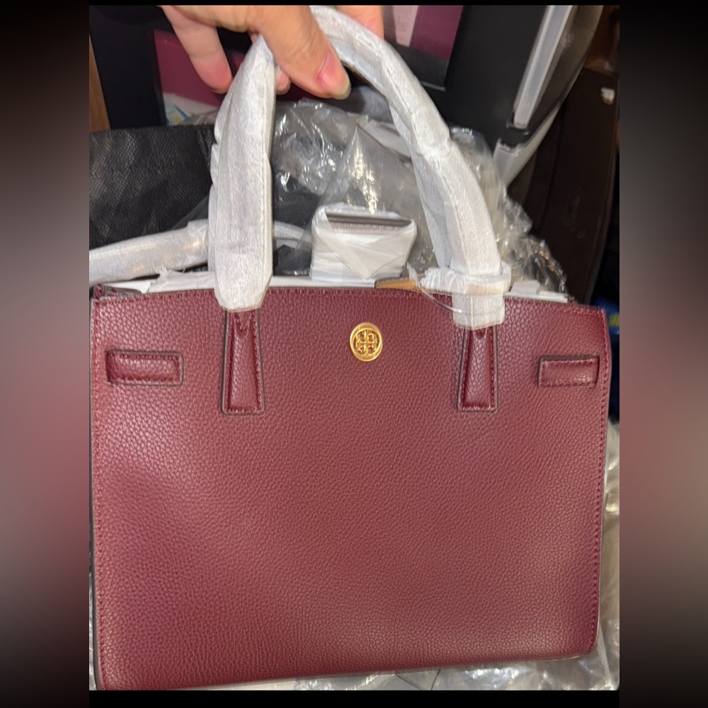 New Tory burch small walker
Leather Satchel CLARET multiple divider & zipper